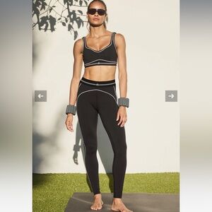 WORN ONCE Alo Airbrush High-Waist Heart Throb
Legging